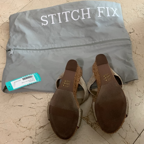 Stitch Fix Gorgeous gold tone wedge slide sandal size 6 - Picture 12 of 12